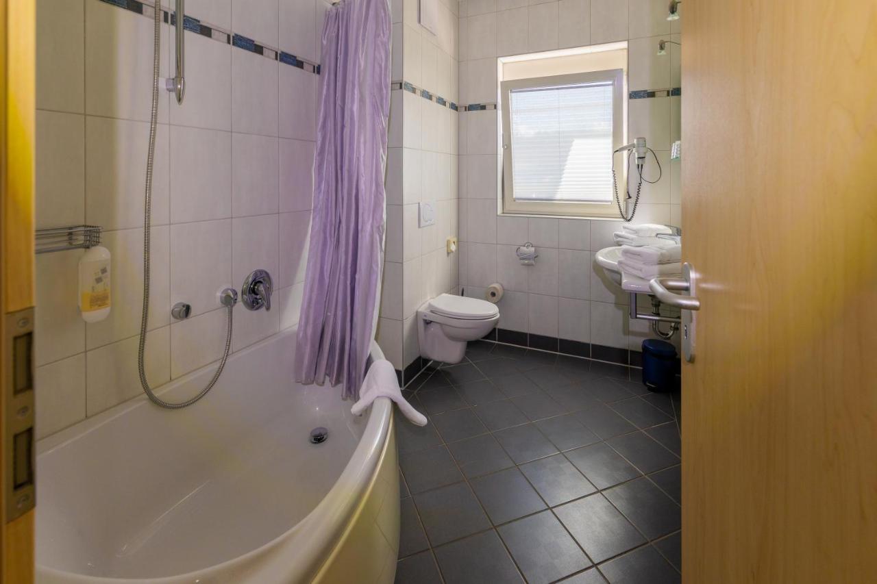 Business Vital Hotel Am Rennsteig Suhl Buitenkant foto