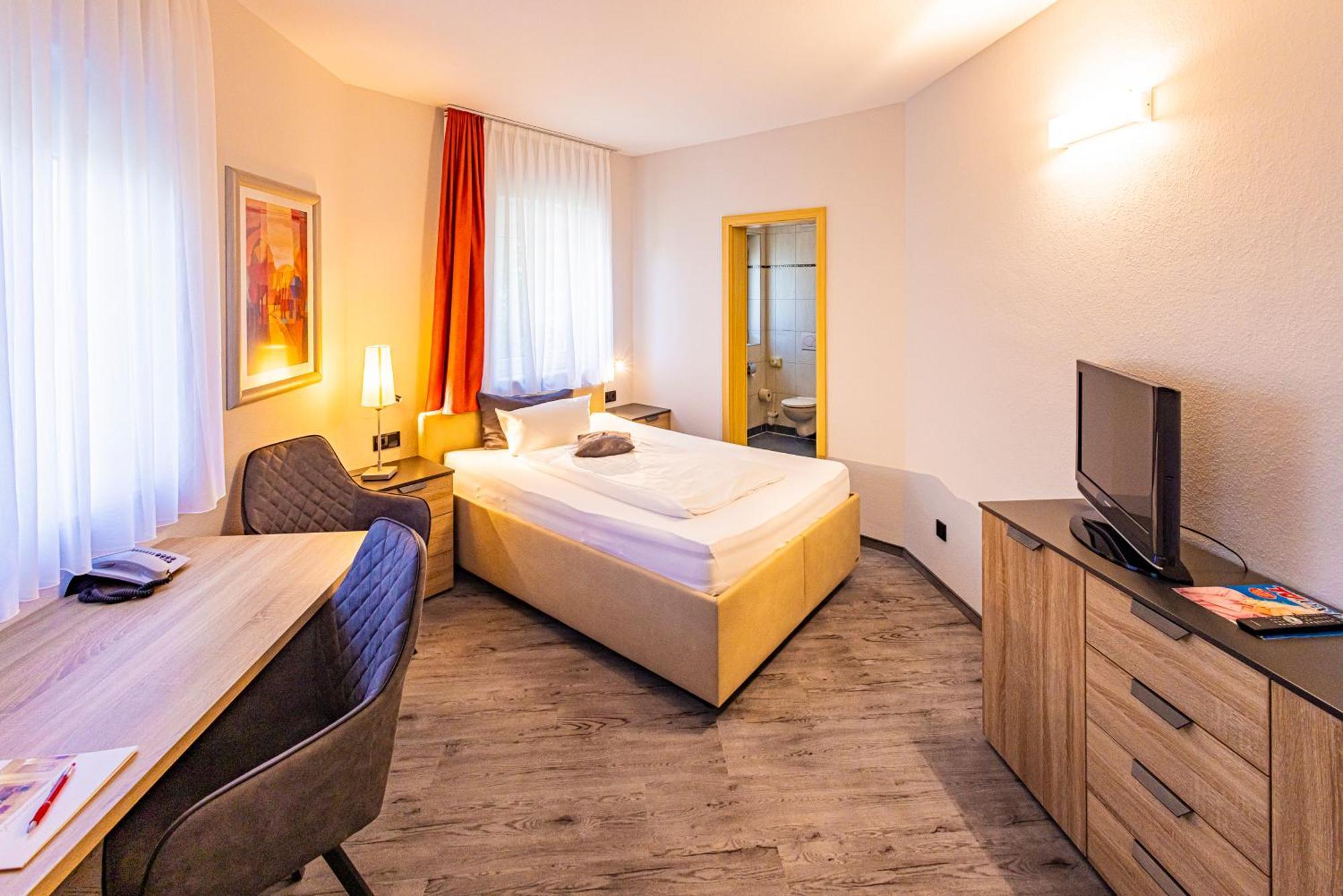Business Vital Hotel Am Rennsteig Suhl Buitenkant foto