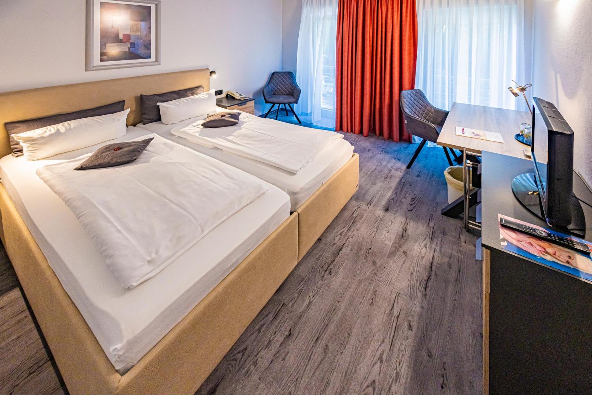 Business Vital Hotel Am Rennsteig Suhl Buitenkant foto